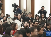 九游娱乐app-红蓝大战，新闻发布会瞬间引爆热议的简单介绍